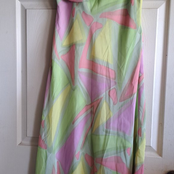 Dresses - Picture 2 of 16